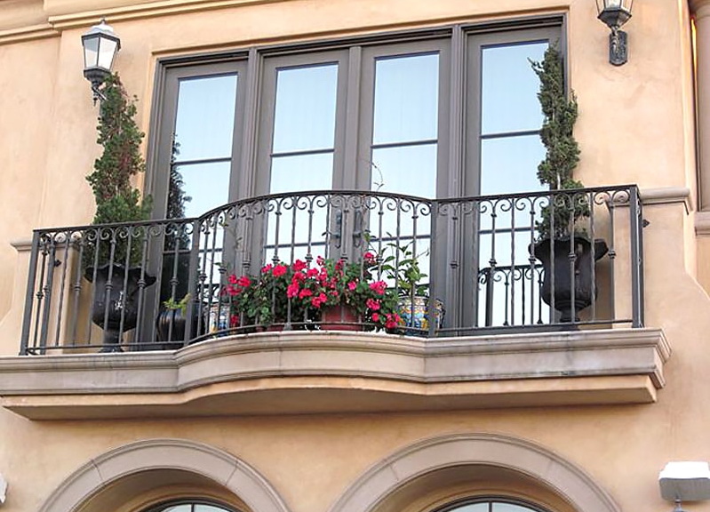 Французский балкон фото в частном доме снаружи фото
